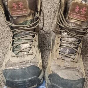 Womens Under Armour boots size 9.5